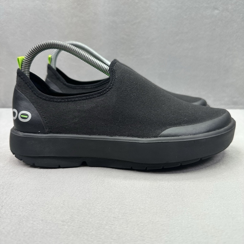 OOFOS OOmg eeZee Low Womens Size 8 Shoes Black Recovery Comfort Lifestyle